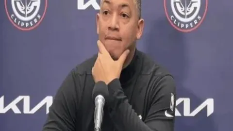 东契奇与里夫斯携手成就25+5+5里程碑，三分球建功，三人缔造篮球史新篇章