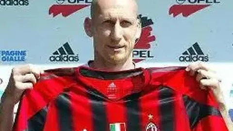 维斯塔潘四年F1总冠军连庄，红牛车队荣耀升级