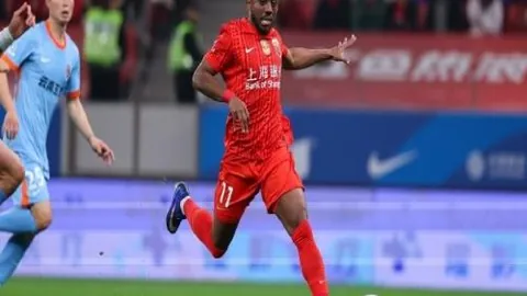 斯卡洛尼呼吁球员积极争取上场，梅西与迪玛利亚锁定主力位置，其余球员需加倍努力